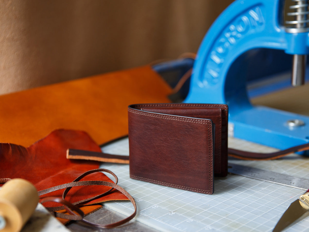 Bosca Dolce Italia Credit Wallet w/I.D. Passcase Amber