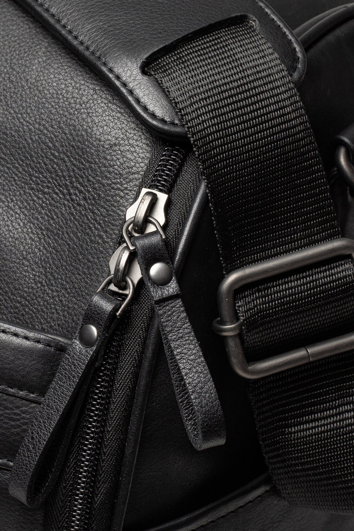 Bosca Nappa Soft Hybrid Garment/Duffle Bag Black